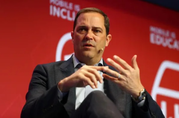 Cisco CEO Chuck Robbins leadership hiring strategy